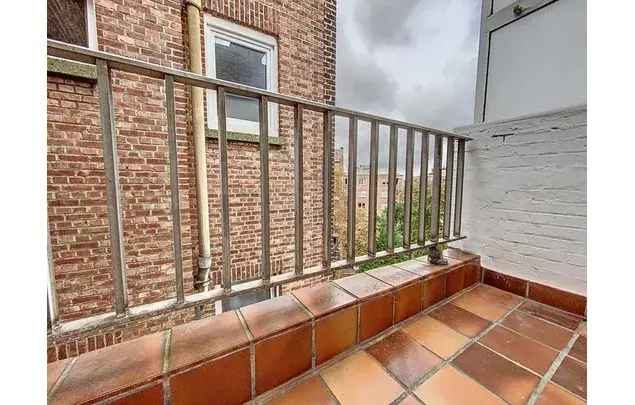 Huur 2 slaapkamer appartement van 74 m² in Schaerbeek - Schaarbeek