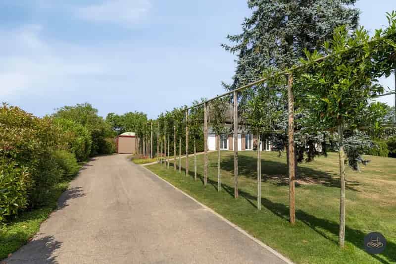 Charmante Villa met Open Uitzicht en Zwemvijver