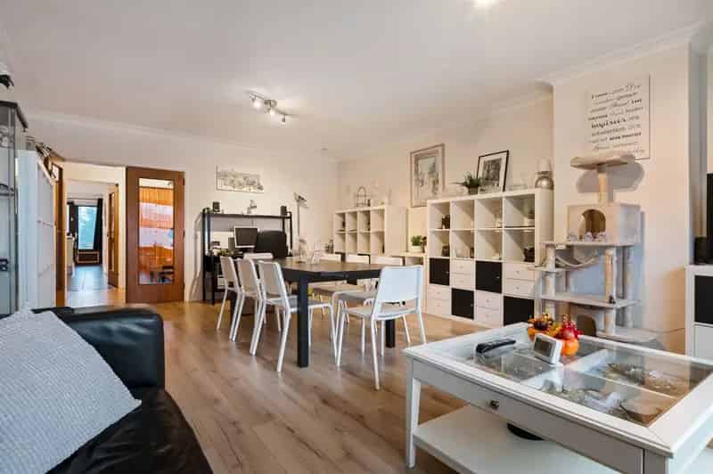 Opbrengsteigendom 5 Appartementen 4 Garages Wommelgem