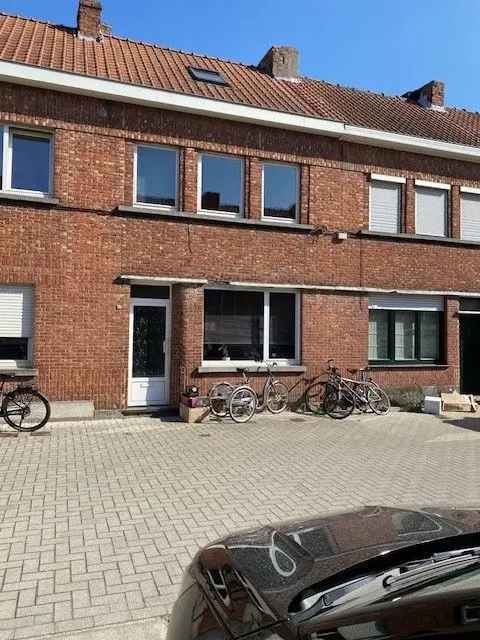 Rijwoning met tuin te koop