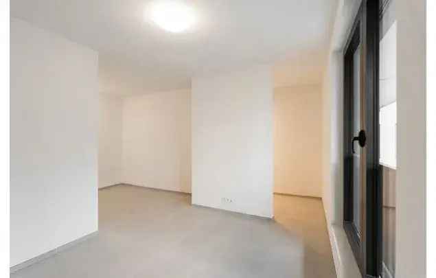 Huur 3 Slaapkamer Appartement 135m² Schaerbeek Terras Parking