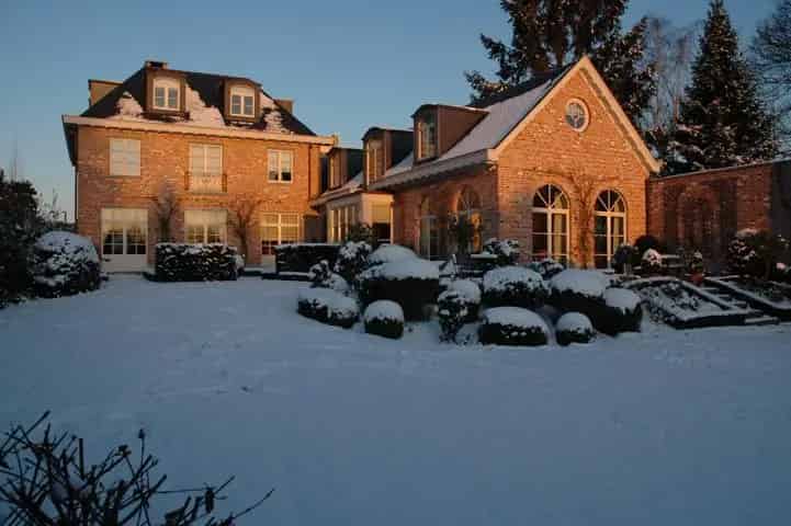 Te Auderghem Demure 400m2 5 slaapkamers 4 badkamers Tuin Zwembad