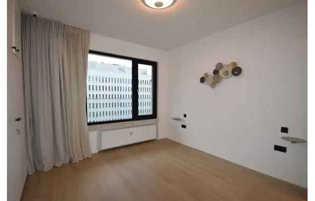 Huur 3 slaapkamer appartement van 180 m² in Antwerp