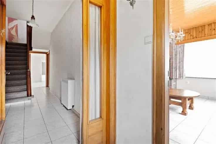 Te renoveren woning Brecht 5 slaapkamers magazijn