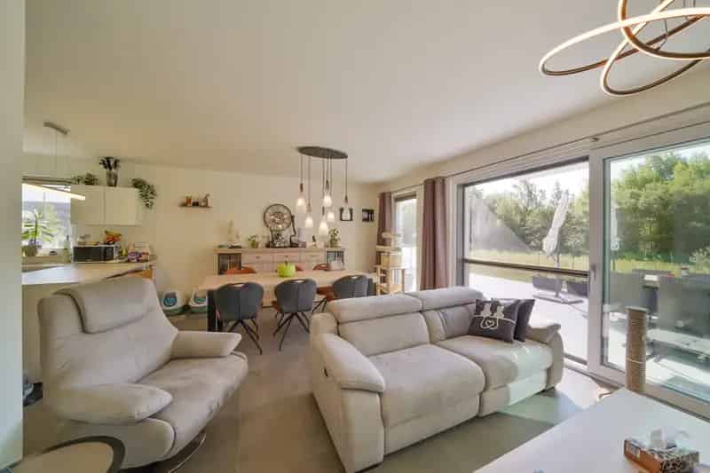 Te Koop: 2 Slaapkamer Appartement met Groot Terras en Garage