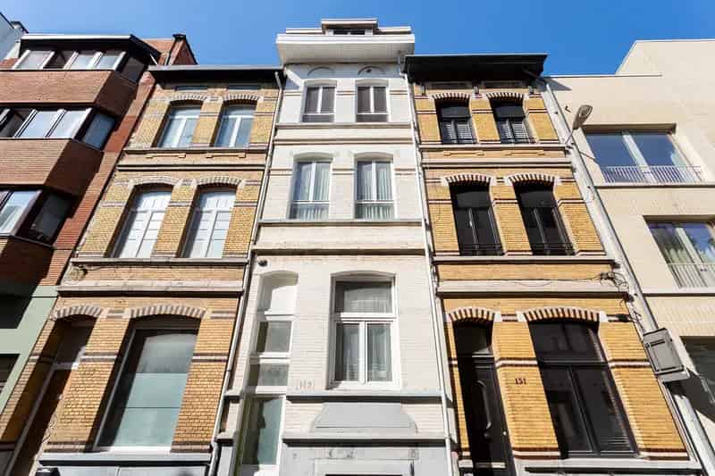 Huis te koop Antwerpen: Statige woning met renovatiepotentieel