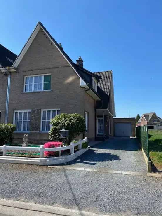 Ruime Halfopen Woning Grote Tuin Garage Zottegem