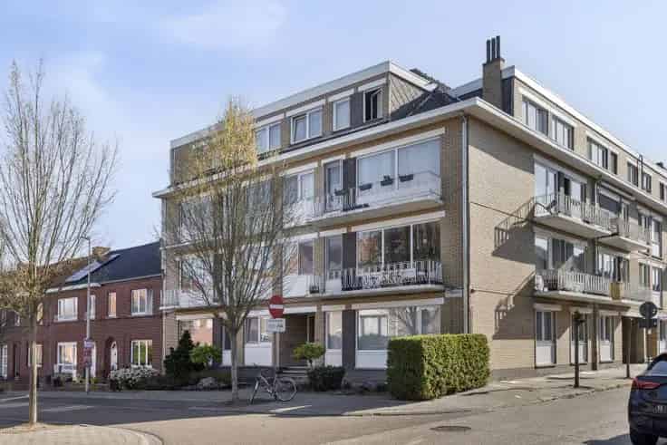 Ruim Appartement 3 Slaapkamers Nabij Centrum