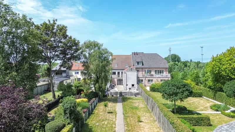 Bel-etage woning te De Haan met tuin en bijgebouw