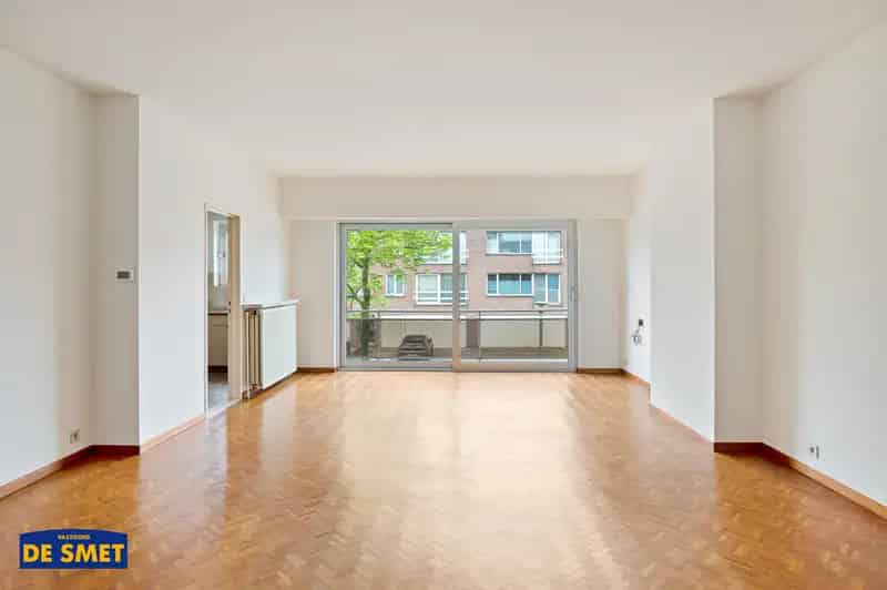 Appartement te koop nabij centrum met terras tuin en garage