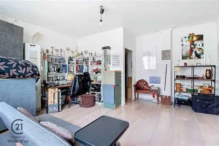 Studio te Koop Schaerbeek Nabij Winkels en Vervoer