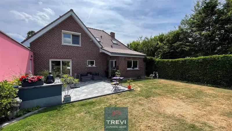 Gerenoveerde Villa te Saintes met Grote Garage en Tuin