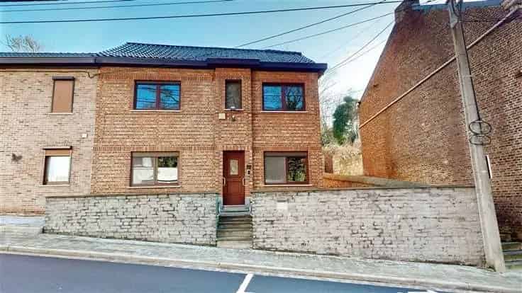 Huis Te Koop 3 garages kelder 2 slaapkamers tuin