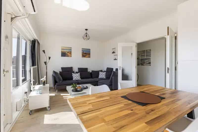 Appartement te koop Oostende: Lichtrijk 2 slaapkamers, terras en airco