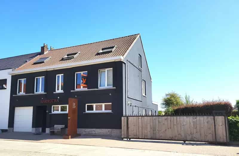 Gerenoveerde Woning en Bijgebouw 571m² Commerciële Doeleinden