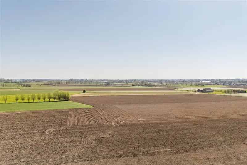 Uniek gelegen hoeve met bijgebouwen