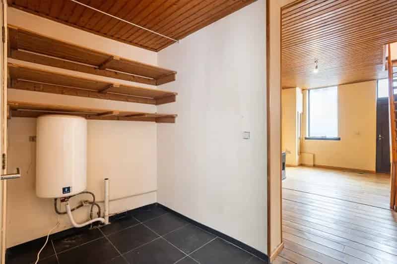 Huis te huur Aalst: Op te frissen woning met 2 slaapkamers en terras