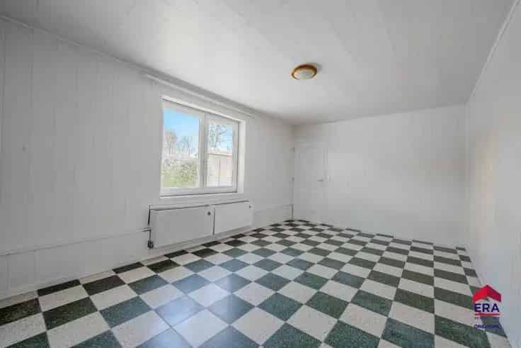 Huis te Koop: 2 slaapkamers, grote zolder en schuur