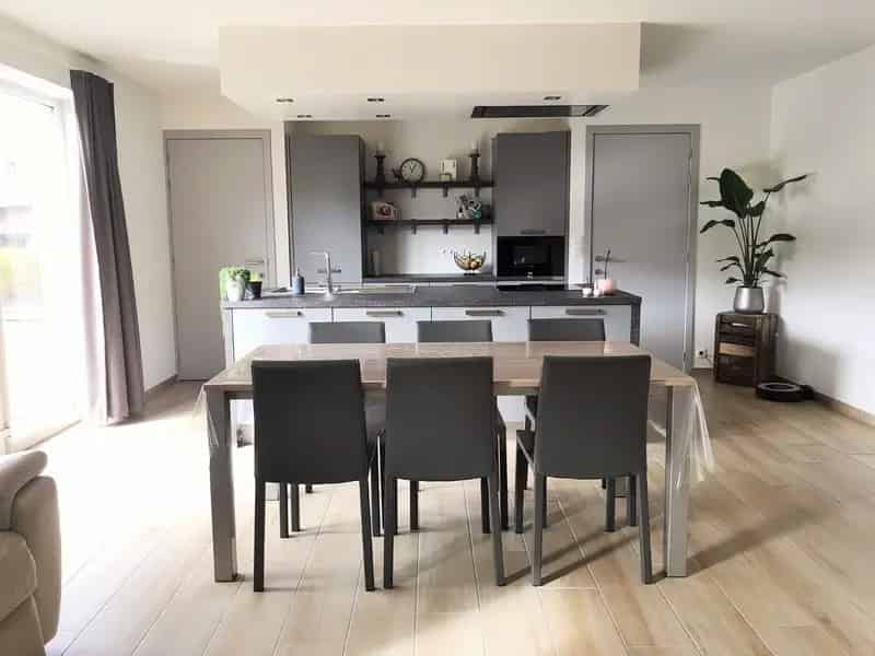 Prachtige woning 3 slaapkamers carport Voeren