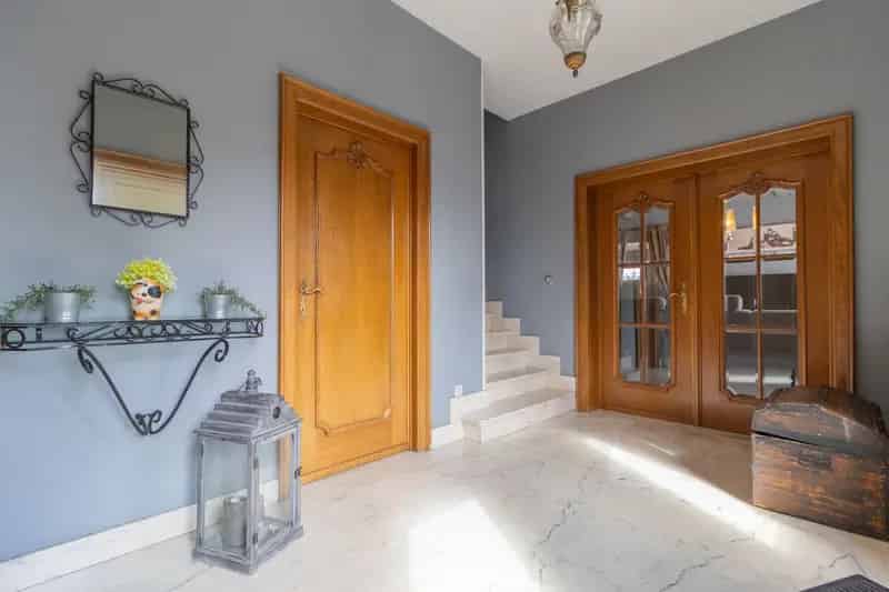 Ruime woning met loods