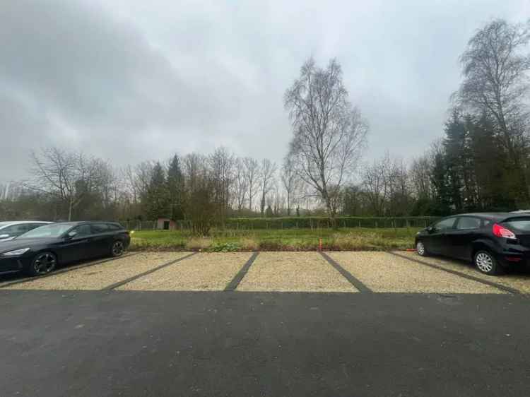 Parkeerplaats te huur in Onze-Lieve-Vrouw-Lombeek met prachtige omgeving