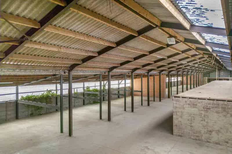 Magazijn met 2 Woningen 4701m2 Perceel