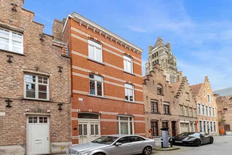 Herenhuis te koop Brugge: 5 slaapkamers, stadstuin