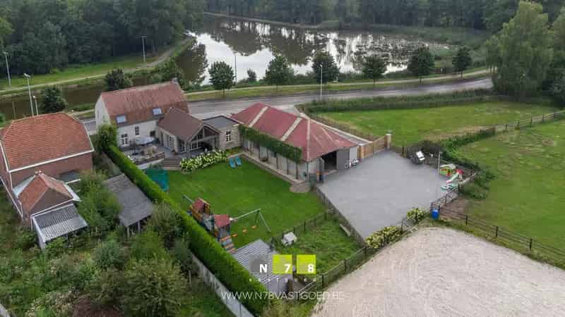 Gerenoveerde Hoevewoning met Stal en Weilanden te Koop