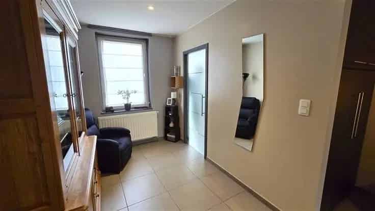 Huis Te Koop Gosselies: Gerenoveerde Woning met Tuin