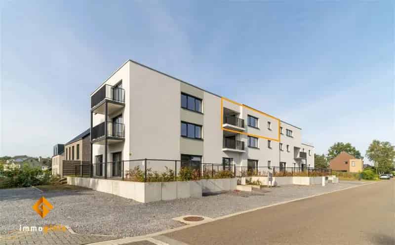 Appartement te koop 2 slaapkamers gerenoveerd terras