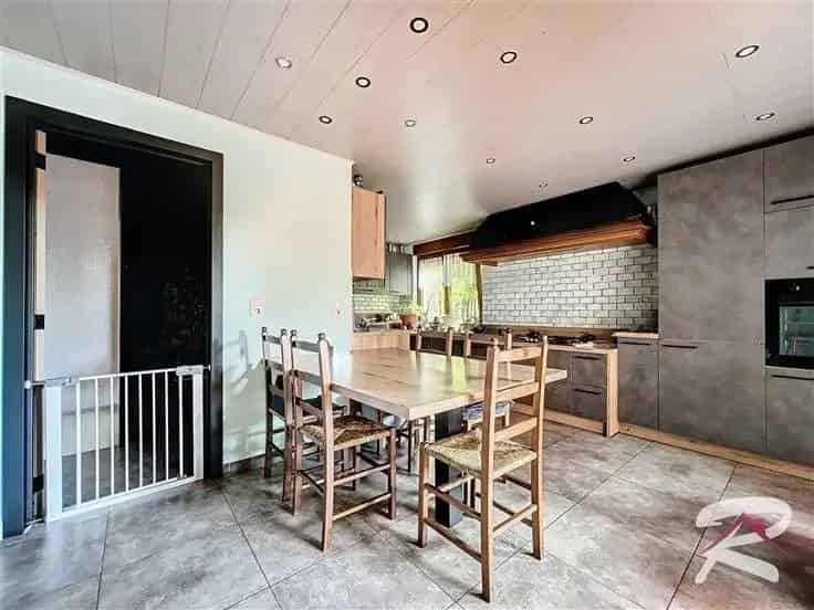 Huis Te Koop met Garage en Tuin - 4 slaapkamers