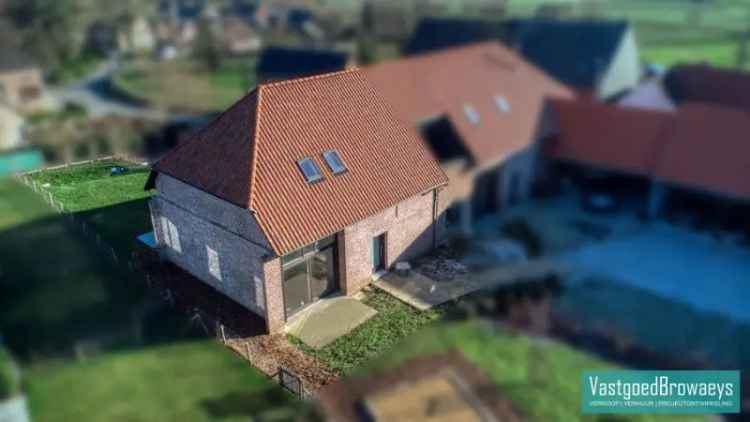 Karaktervolle zorgwoning met alle comfort gelegen in woonerf Ter Roosebeke