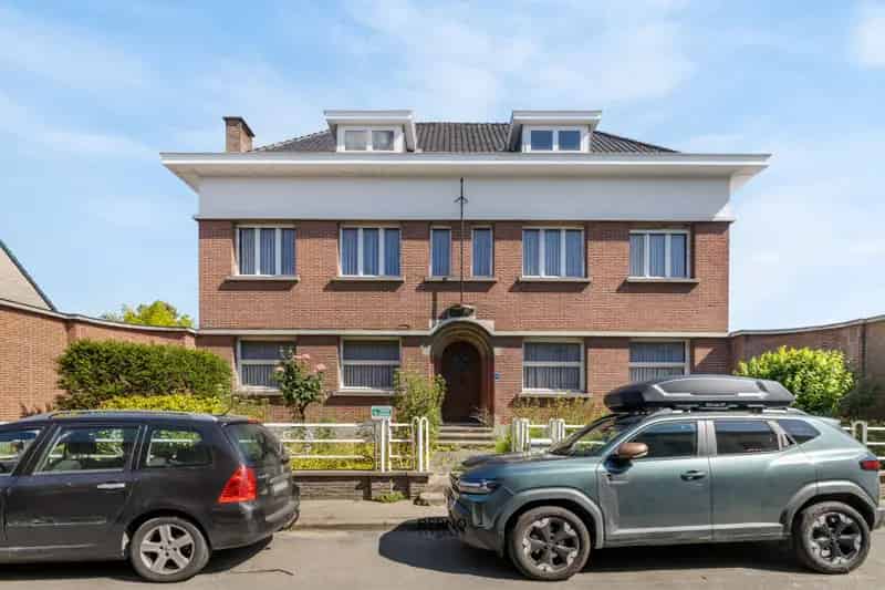 Huis te koop Gijzegem: 350m² art deco woning met dubbele garage