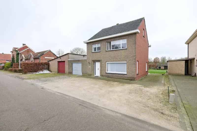 Woning te Hoogstraten: Renovatieproject nabij Nederlandse grens