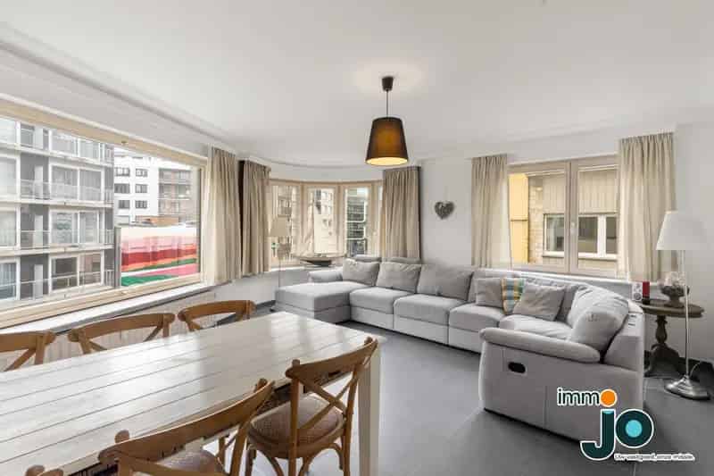 Appartement te koop Oostende: Instapklaar hoekappartement nabij strand