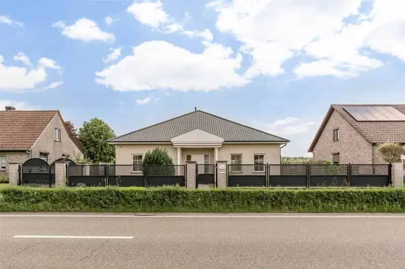 Villa 3 Keukens 3 Badkamers 5 Slaapkamers