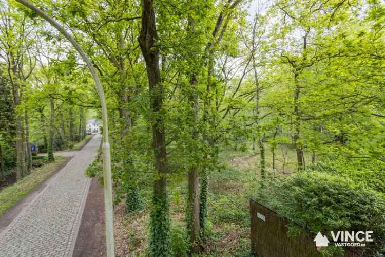 Bouwgrond in groene omgeving