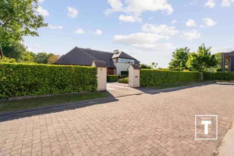 Huis te koop Zwijnaarde: unieke villa met alle benodigdheden
