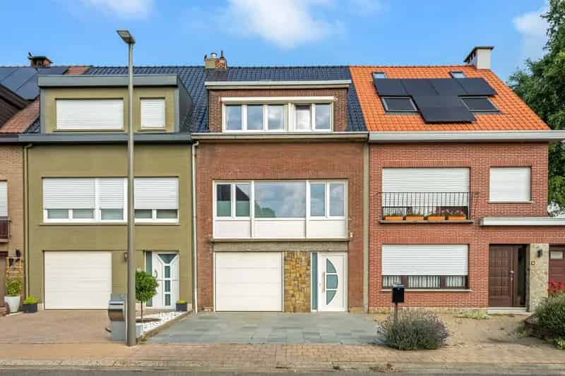 Huis te koop Hoevenen: 4-5 slaapkamers, garage, tuin