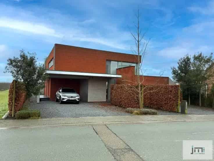 Moderne Villa met Kantoor 5 Slaapkamers Ruime Tuin