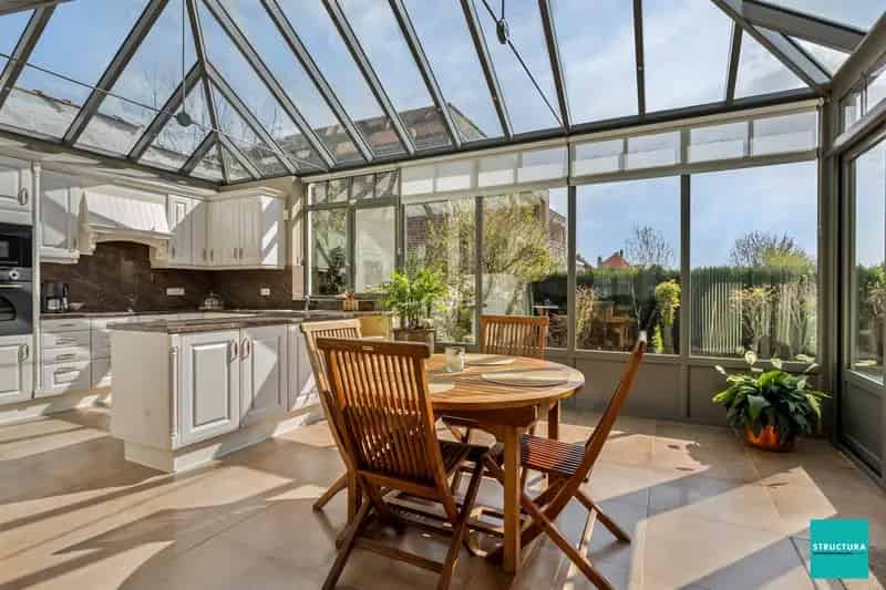 Huis te koop Wemmel: Ruime woning met 5 slaapkamers en 2 badkamers
