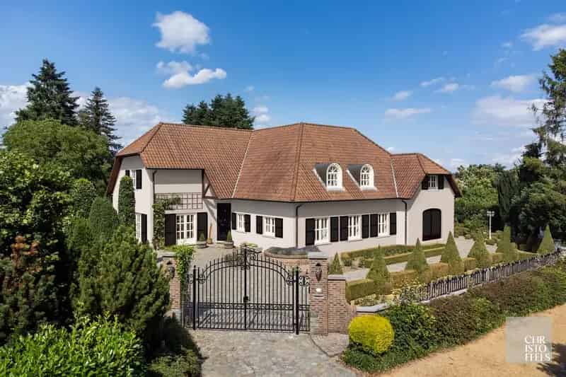 Villa 694m² 1ha 00a 18ca