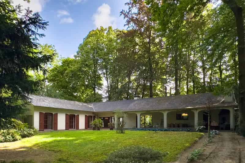 Te renoveren villa nabij Kasteel Ronsele