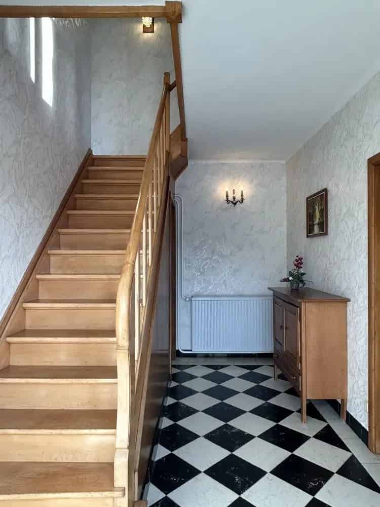Ruime woning 16a77ca perceel