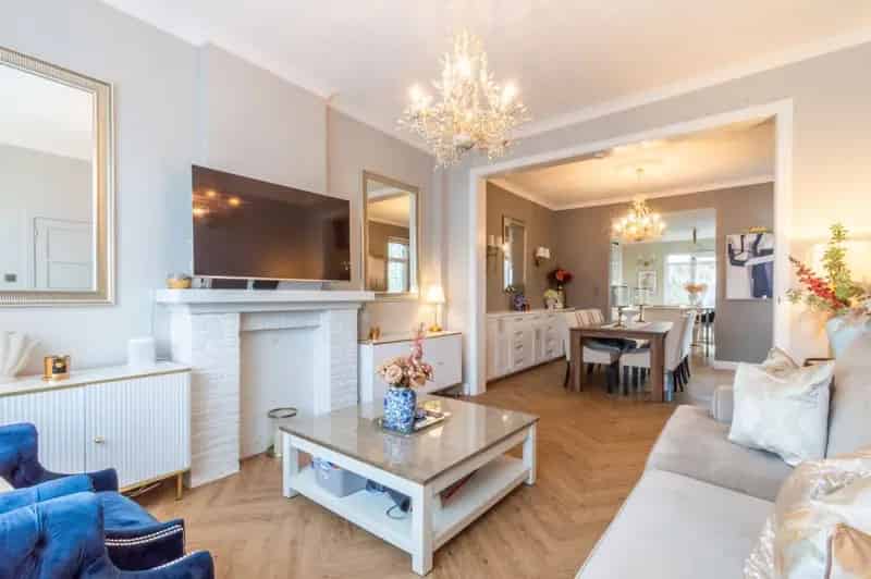 Ruime gerenoveerde woning 4 slaapkamers garage