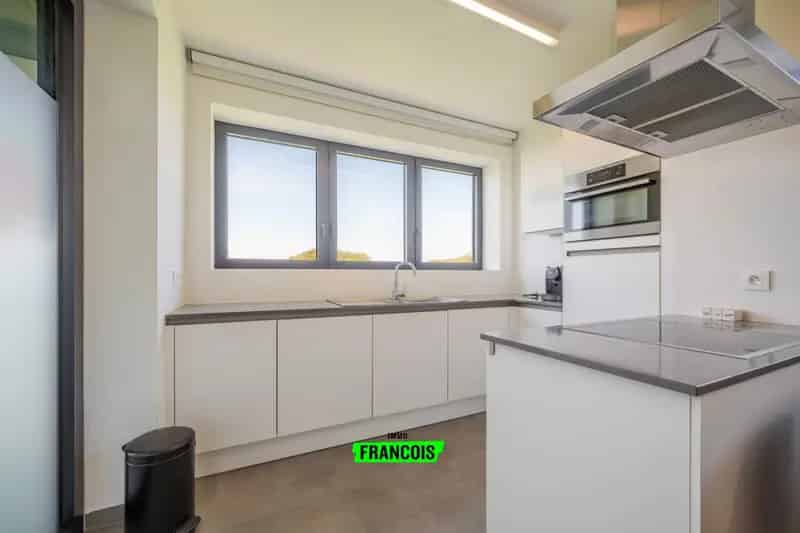 Appartement te koop met 2 autostaanplaatsen en prachtig uitzicht