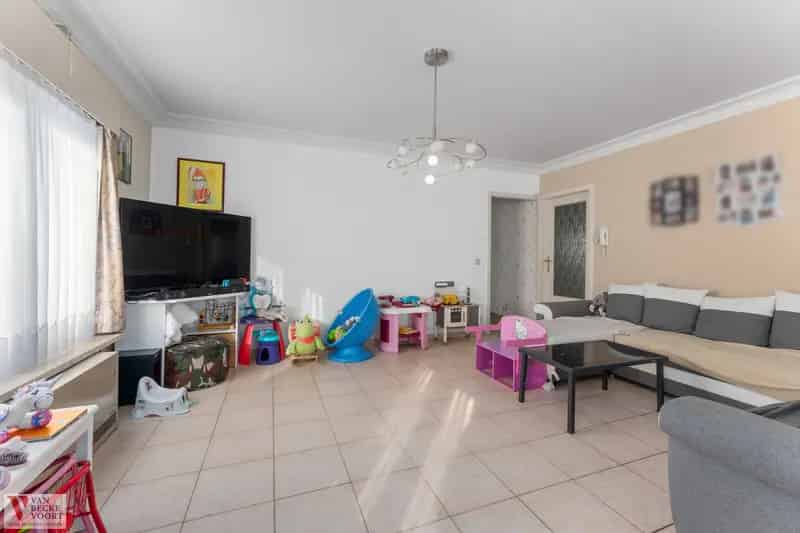 Huis te huur Stene: 2 units, 2 garages, renovatieproject