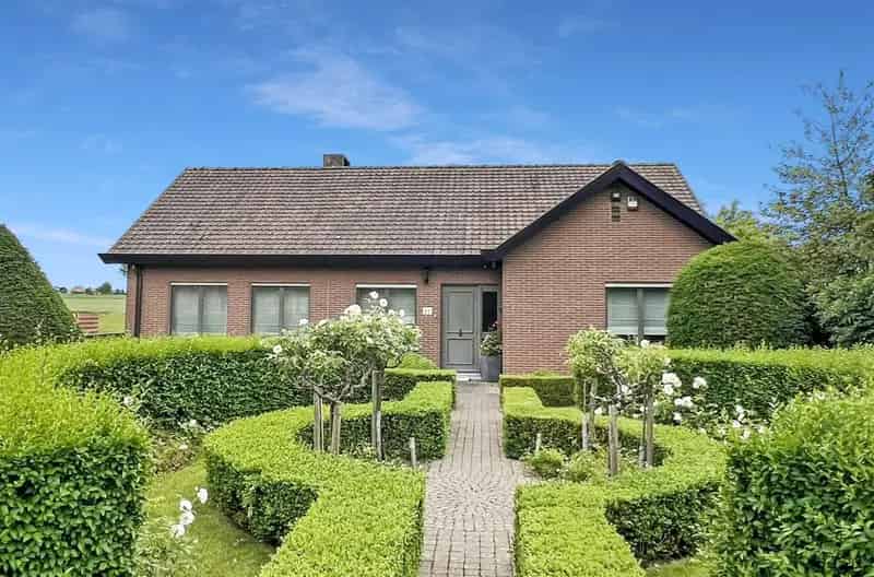 Comfortabele woning met tuin en bijgebouwen