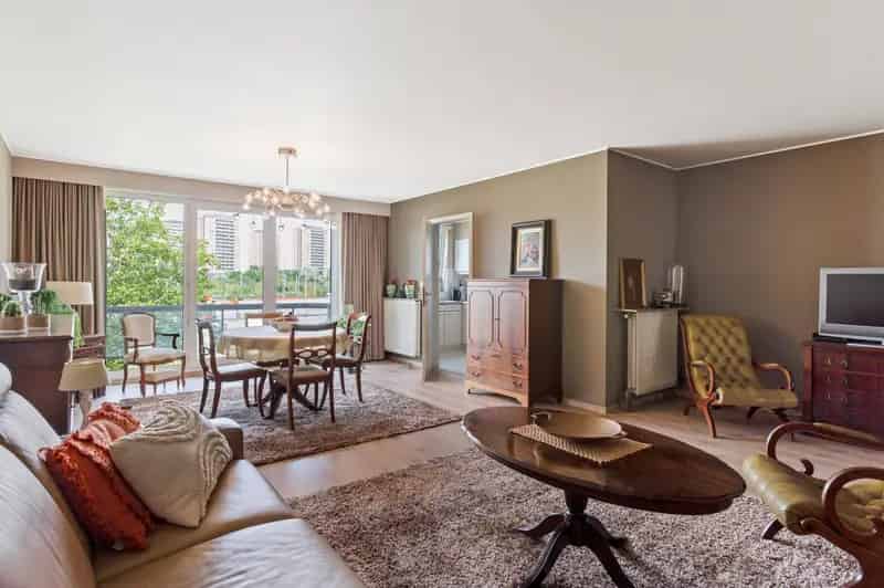 Appartement te huur Merksem: Licht 2 slaapkamers terras garage