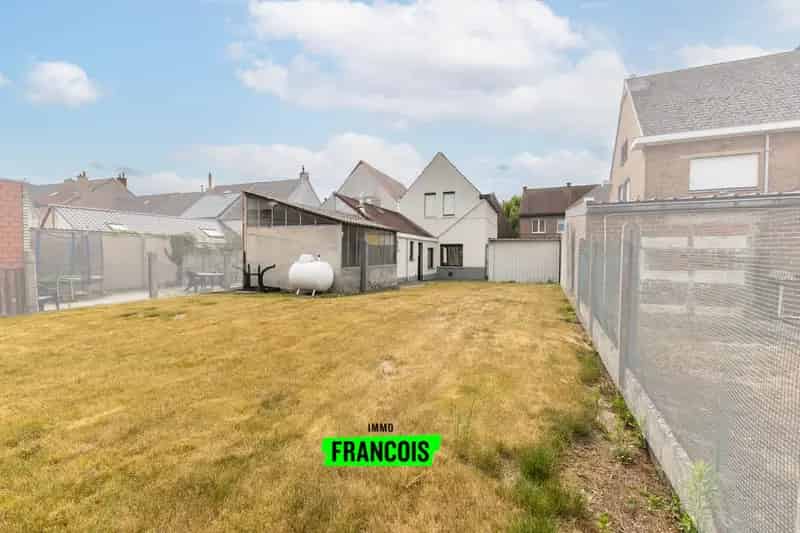Huis te Koop in Eine: Gezellige Halfopen Bebouwing met Tuin en Garage